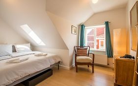 Aero Guesthouse & Cafe
